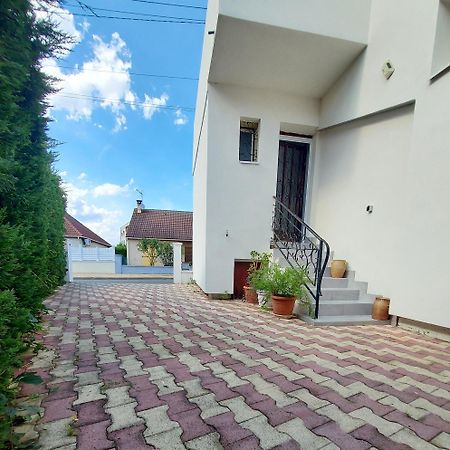 Appartement Meuble Avec Deux Chambres Moulins (Allier) Exterior foto