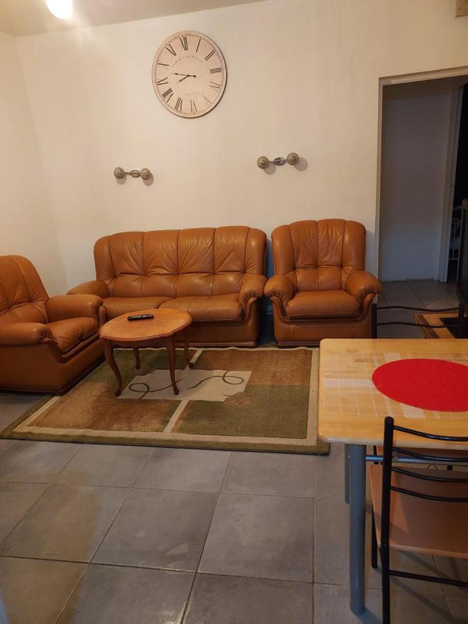 Appartement Meuble Avec Deux Chambres Moulins (Allier) Exterior foto